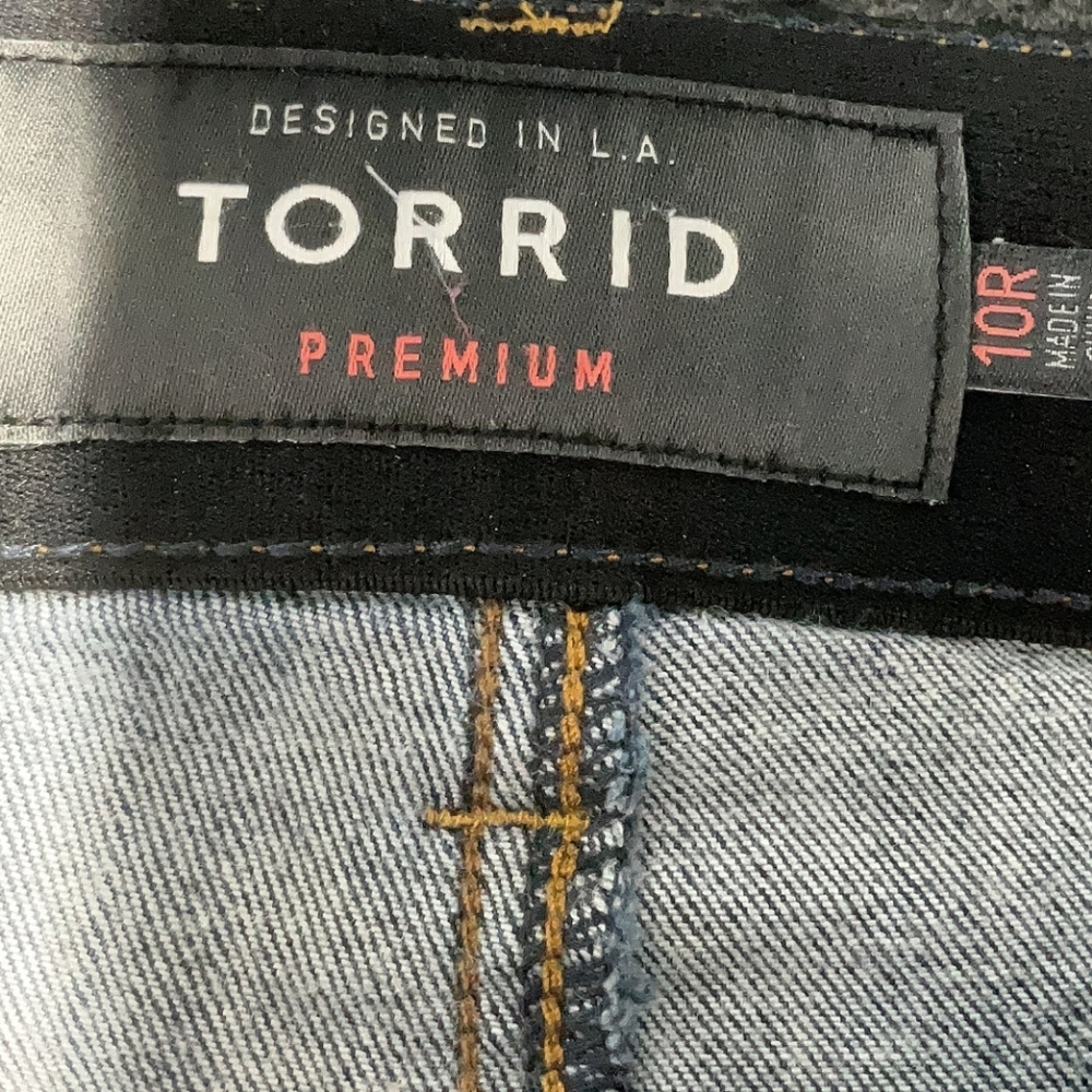 💥Sale💥Torrid Dark Blue Distressed Skinny Jeans - Picture 3 of 3